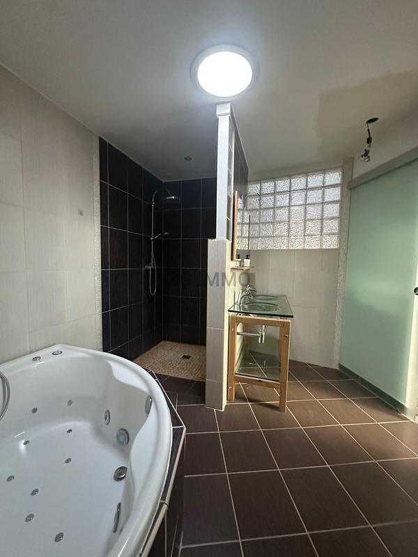 Maison - 190 m² - 7 pièces