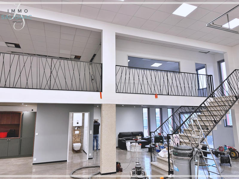 Local d'activités - 268 m²