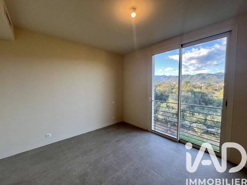 Maison - 220 m² - 8 pièces