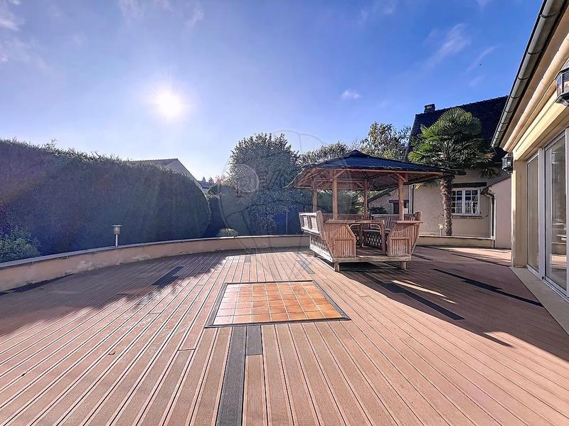 Maison - 300 m² - 5 pièces