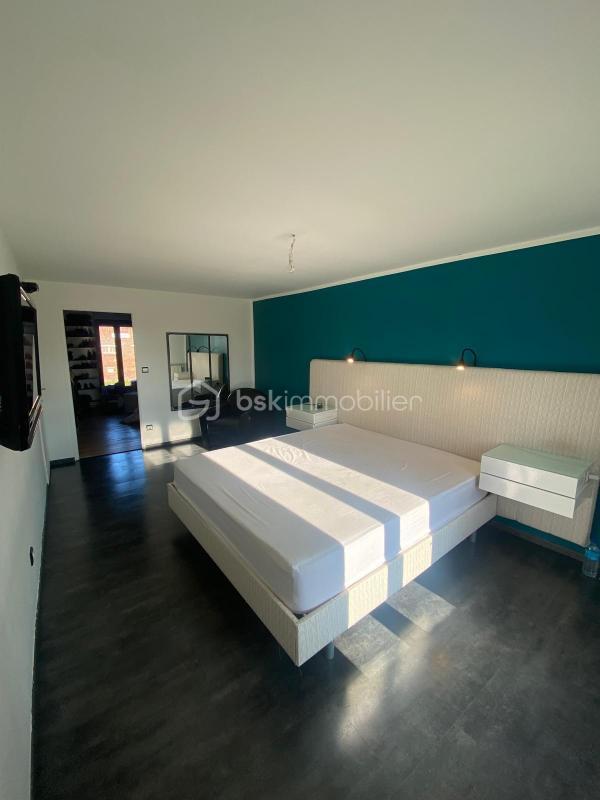 Maison de ville - 1 149 m² - 7 pièces