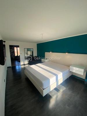 Maison de ville - 1 149 m² - 7 pièces