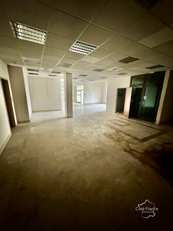 Local commercial - 348 m²