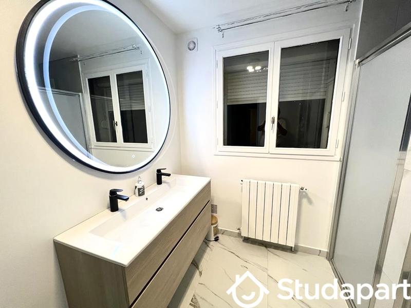 Chambre - 11 m² - 1 pièce