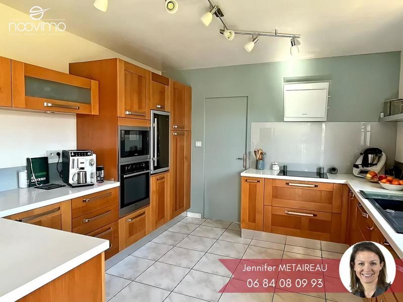 Maison - 222 m² - 9 pièces