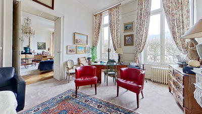 Appartement - 241 m² - 8 pièces