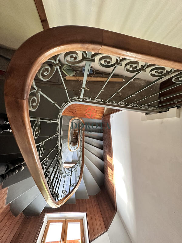 Maison - 300 m² - 6 pièces