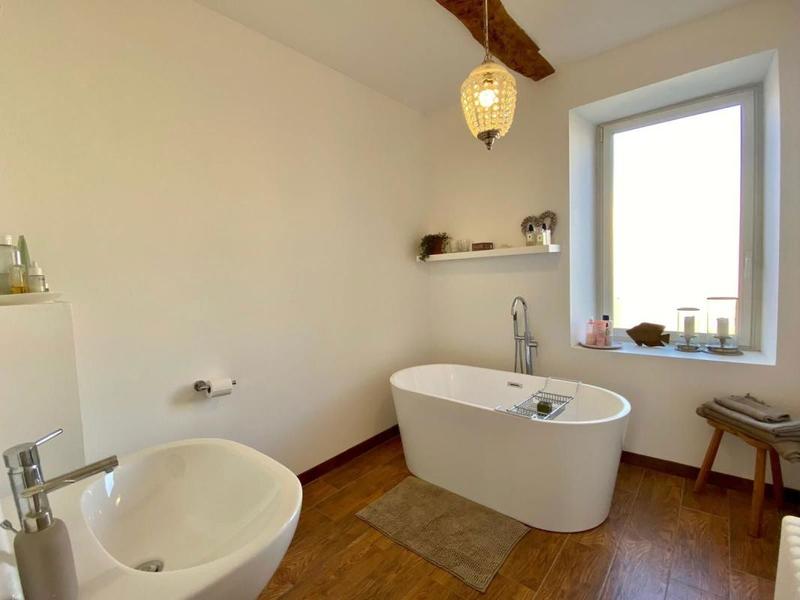 Maison - 220 m² - 6 pièces