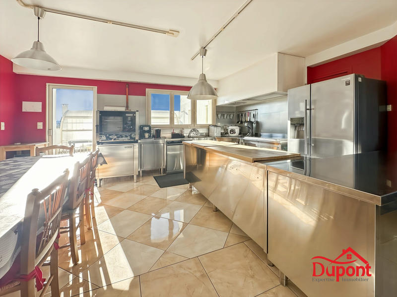 Maison - 210 m² - 9 pièces