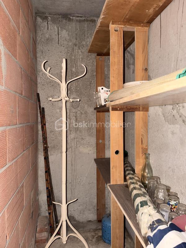 Parking / Garage - 1 m²