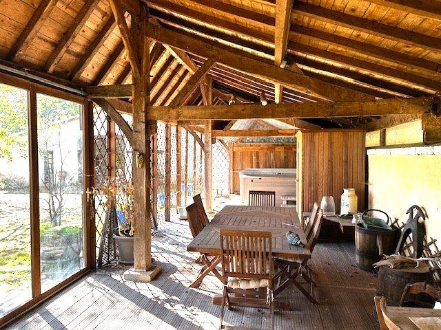 Maison - 650 m² - 23 pièces