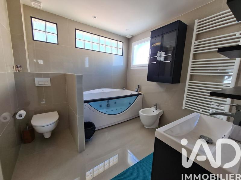 Maison - 180 m² - 5 pièces