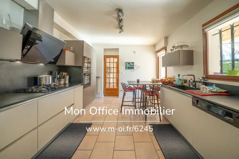 Maison - 233 m² - 7 pièces
