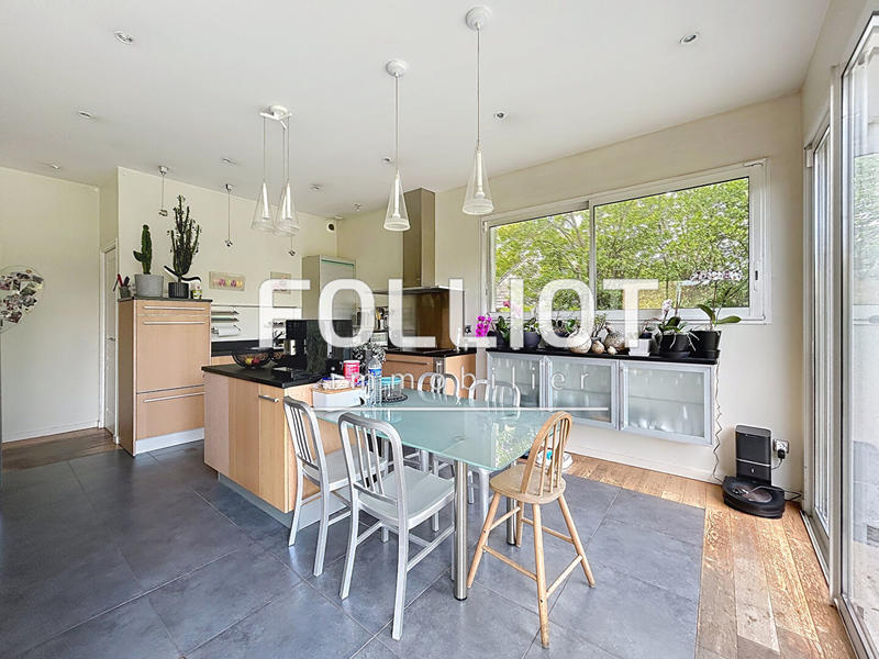 Maison - 195 m² - 8 pièces