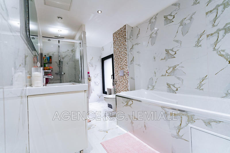 Maison - 190 m² - 10 pièces