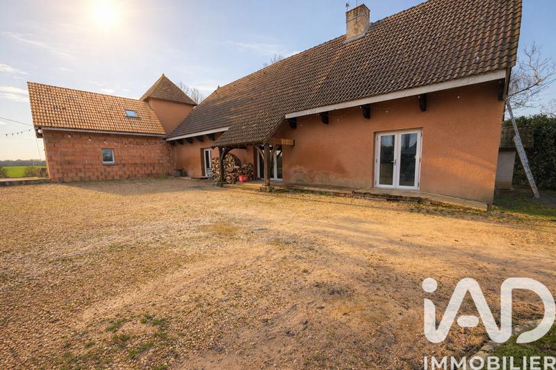 Maison - 300 m² - 5 pièces