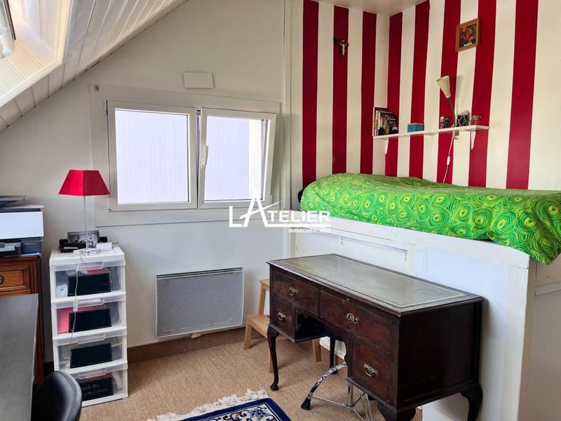 Maison - 225 m² - 9 pièces