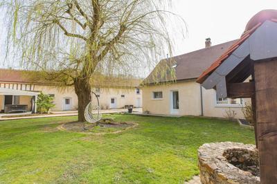 Propriété - 602 m² - 9 pièces