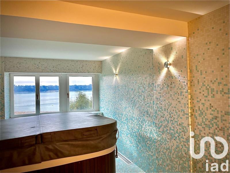 Maison - 360 m² - 13 pièces