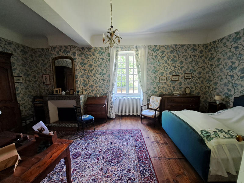 Maison - 460 m² - 15 pièces