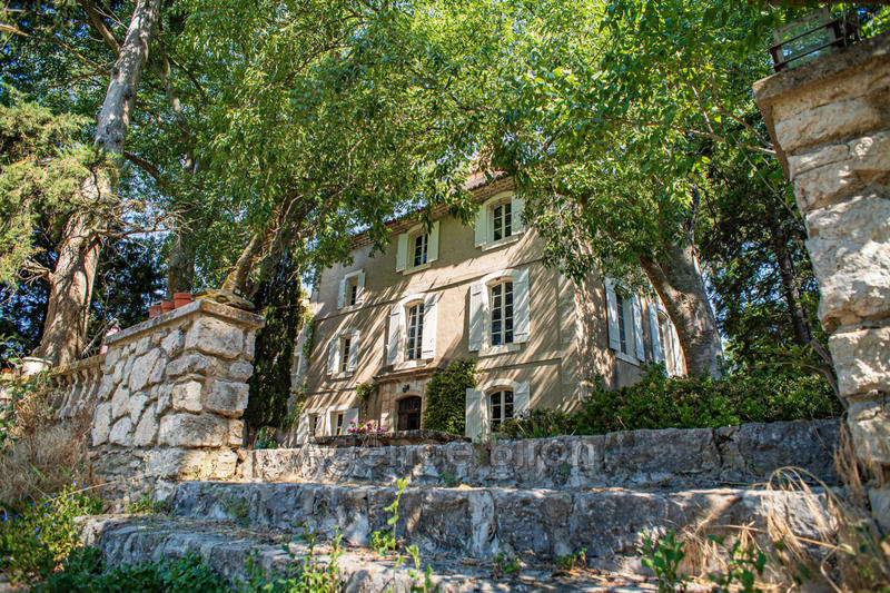 Propriété - 700 m² - 10 pièces