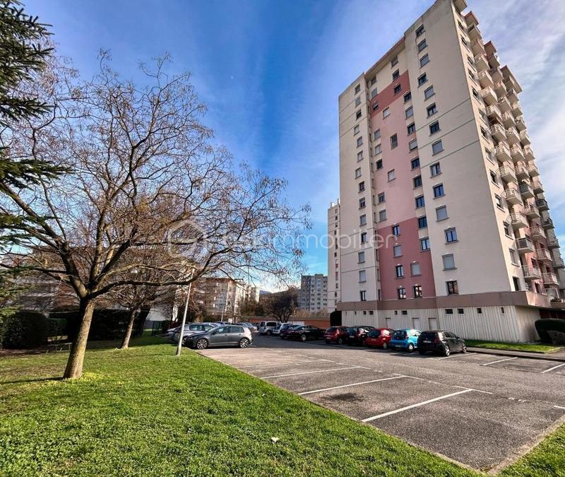 Appartement - 80 m² - 3 pièces