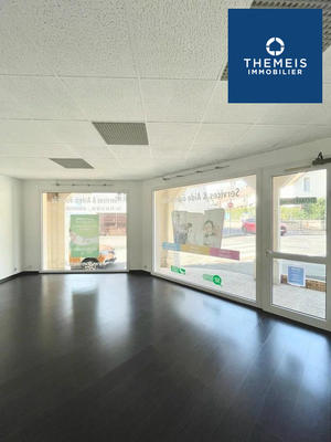 Local commercial - 84 m² - 3 pièces