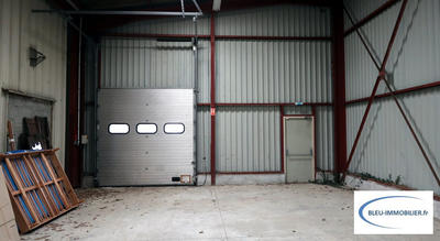 Entrepôt - 1 700 m²