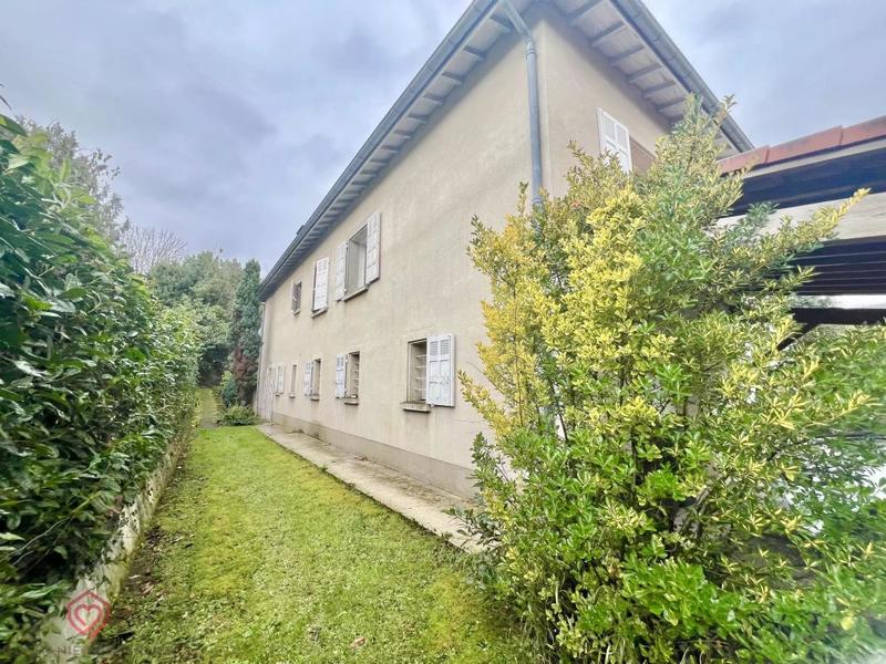 Maison - 310 m² - 9 pièces