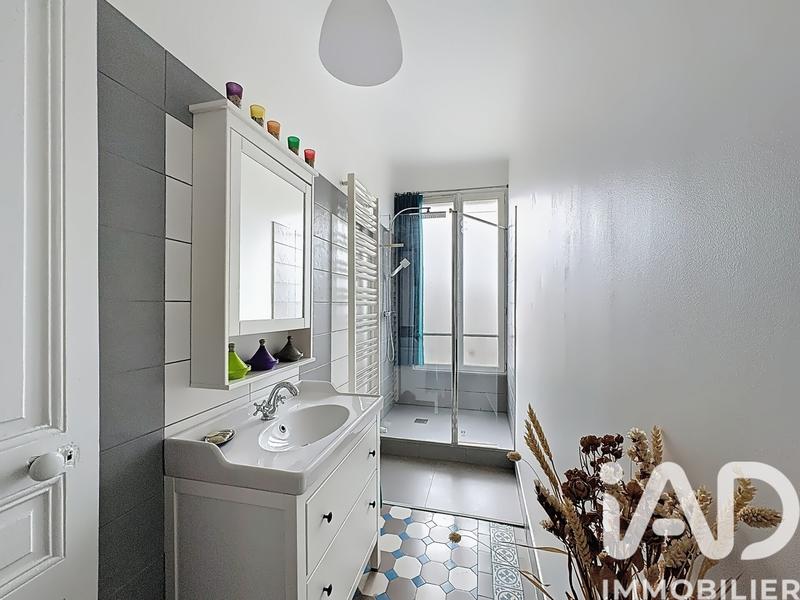 Maison - 233 m² - 8 pièces