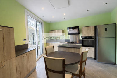 Maison - 192 m² - 11 pièces