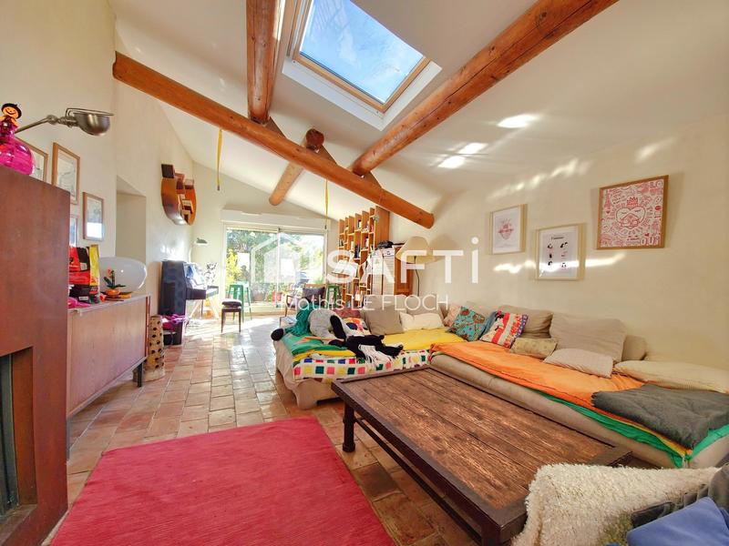 Maison - 220 m² - 6 pièces