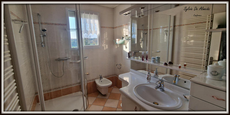 Maison - 206 m² - 6 pièces