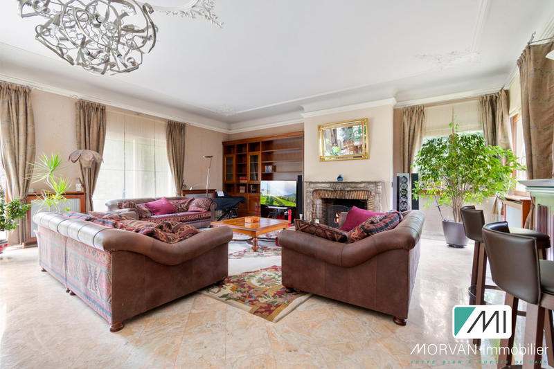 Maison - 365 m² - 12 pièces