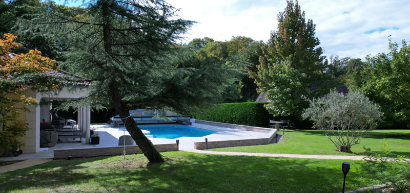 Maison - 220 m² - 6 pièces