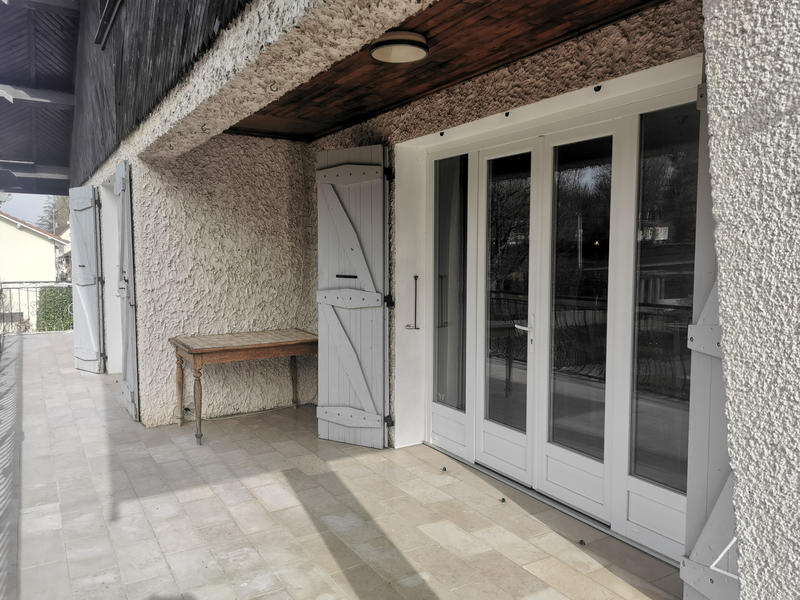 Maison - 225 m² - 9 pièces