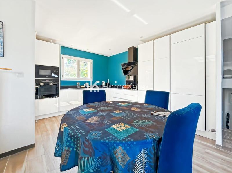 Maison - 140 m² - 5 pièces