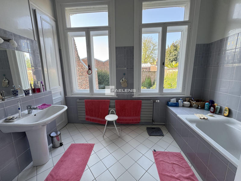 Maison - 200 m² - 7 pièces