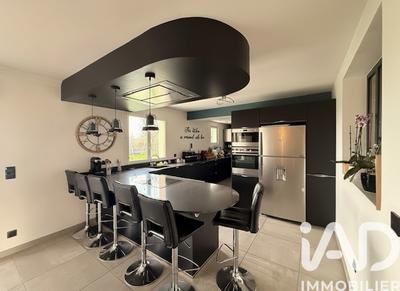 Maison - 147 m² - 8 pièces