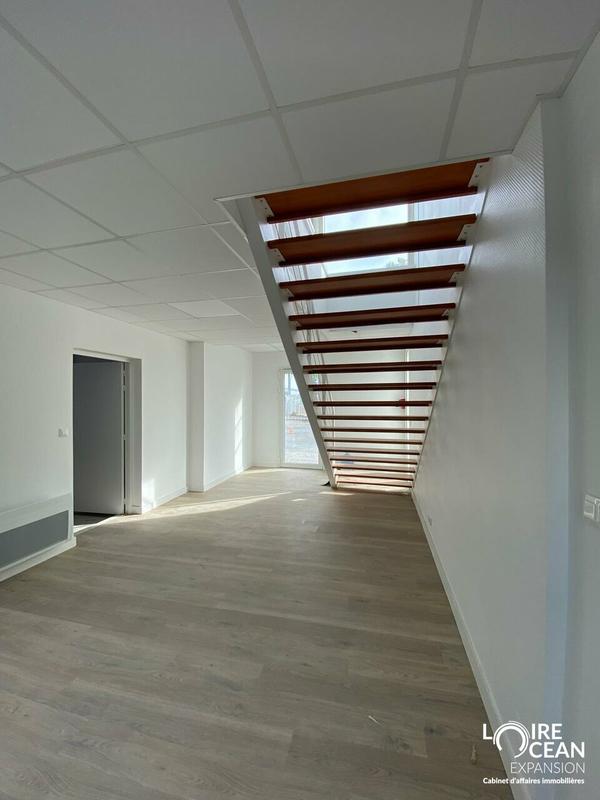 Entrepôt - 808 m²