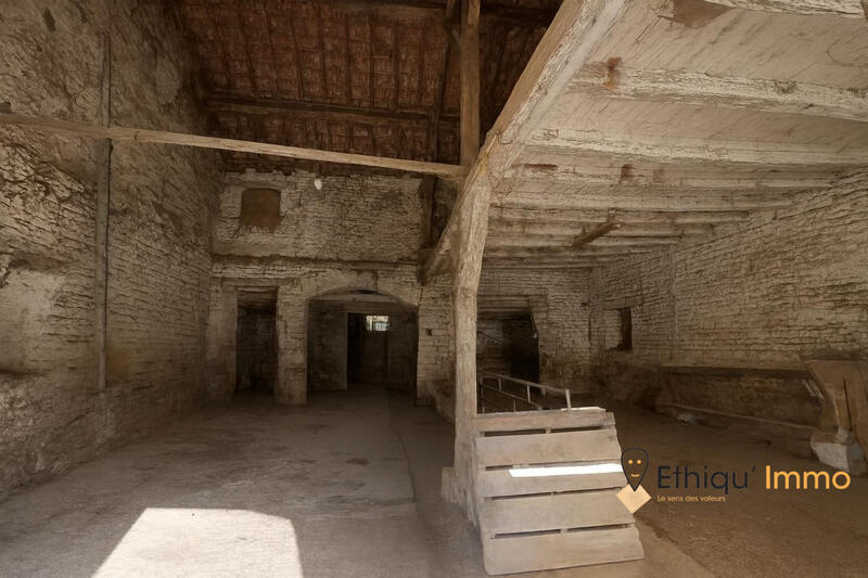 Ferme - 683 m² - 6 pièces