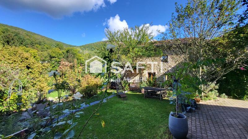 Maison - 213 m² - 8 pièces