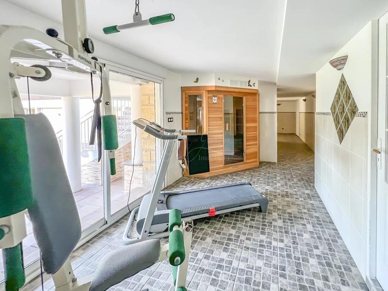 Maison traditionnelle - 363 m² - 10 pièces