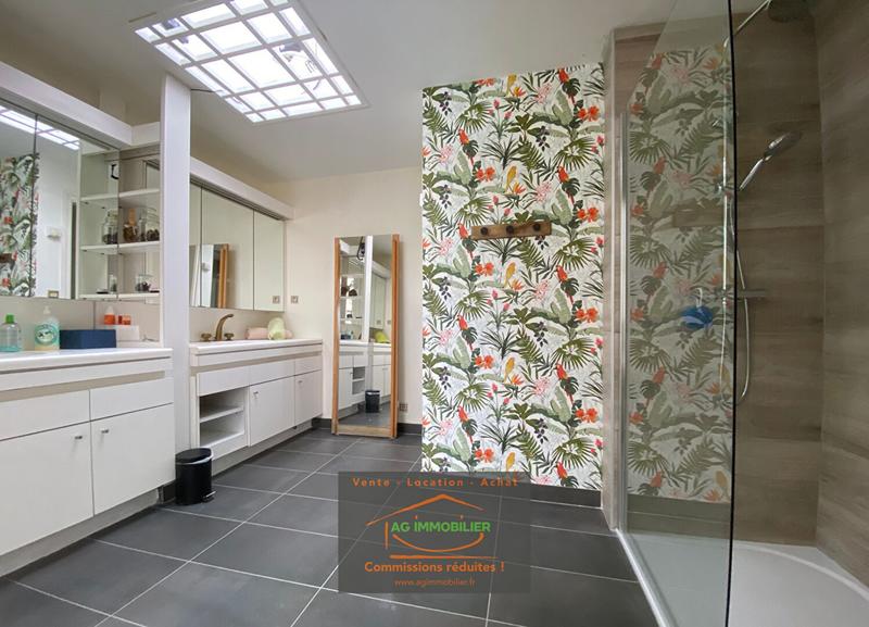 Maison - 341 m² - 9 pièces