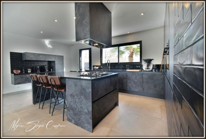 Propriété - 290 m² - 8 pièces