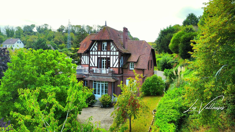 Maison - 308 m² - 8 pièces