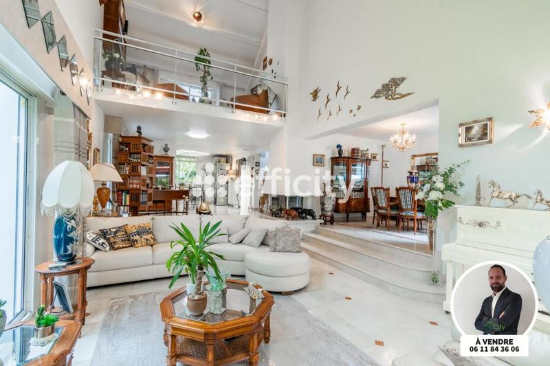 Villa - 180 m² - 8 pièces