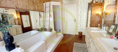 Maison - 374 m² - 14 pièces