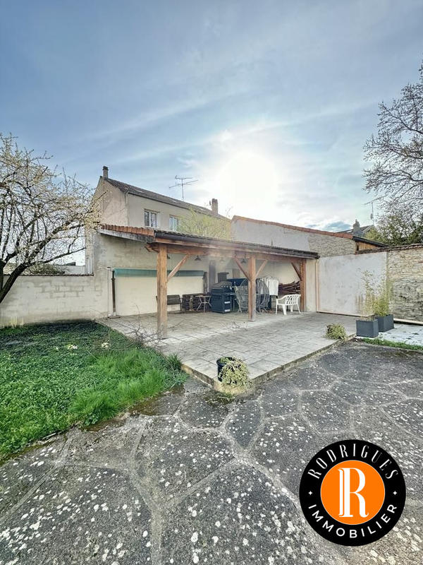 Maison - 285 m² - 12 pièces