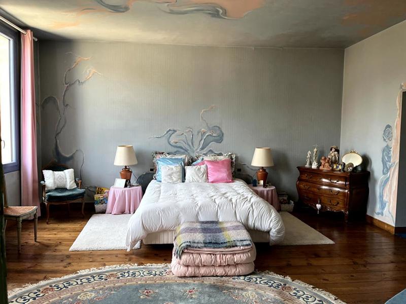 Maison - 330 m² - 9 pièces